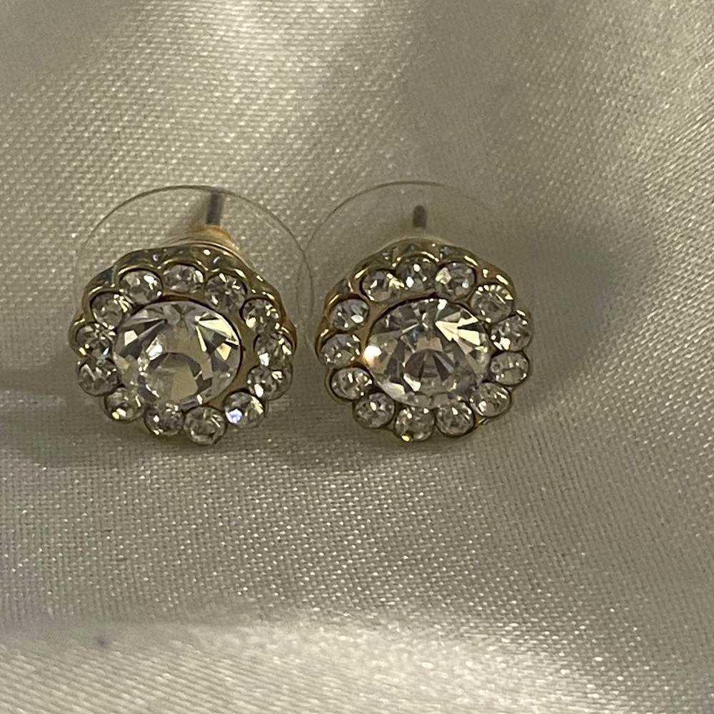 Elegant Round Simulated Diamond Earrings - Picture 1 of 1